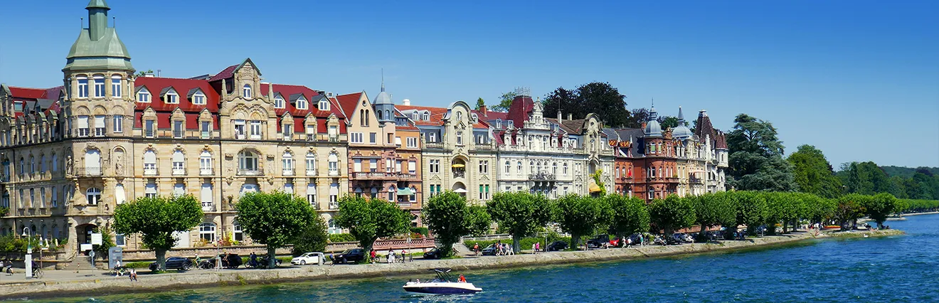 Uferpromenade mit schönen alten Jugendstilhäusern in Konstanz am Bodensee Ratgeber Bodensee
